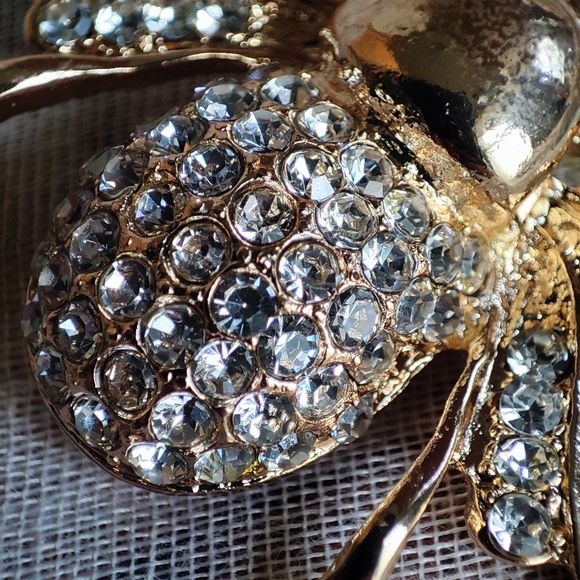 Shiny Gold Tone Vintage Honey Bumble Bee Clear Rhinestone Brooch Black Eyes - Picture 3 of 12